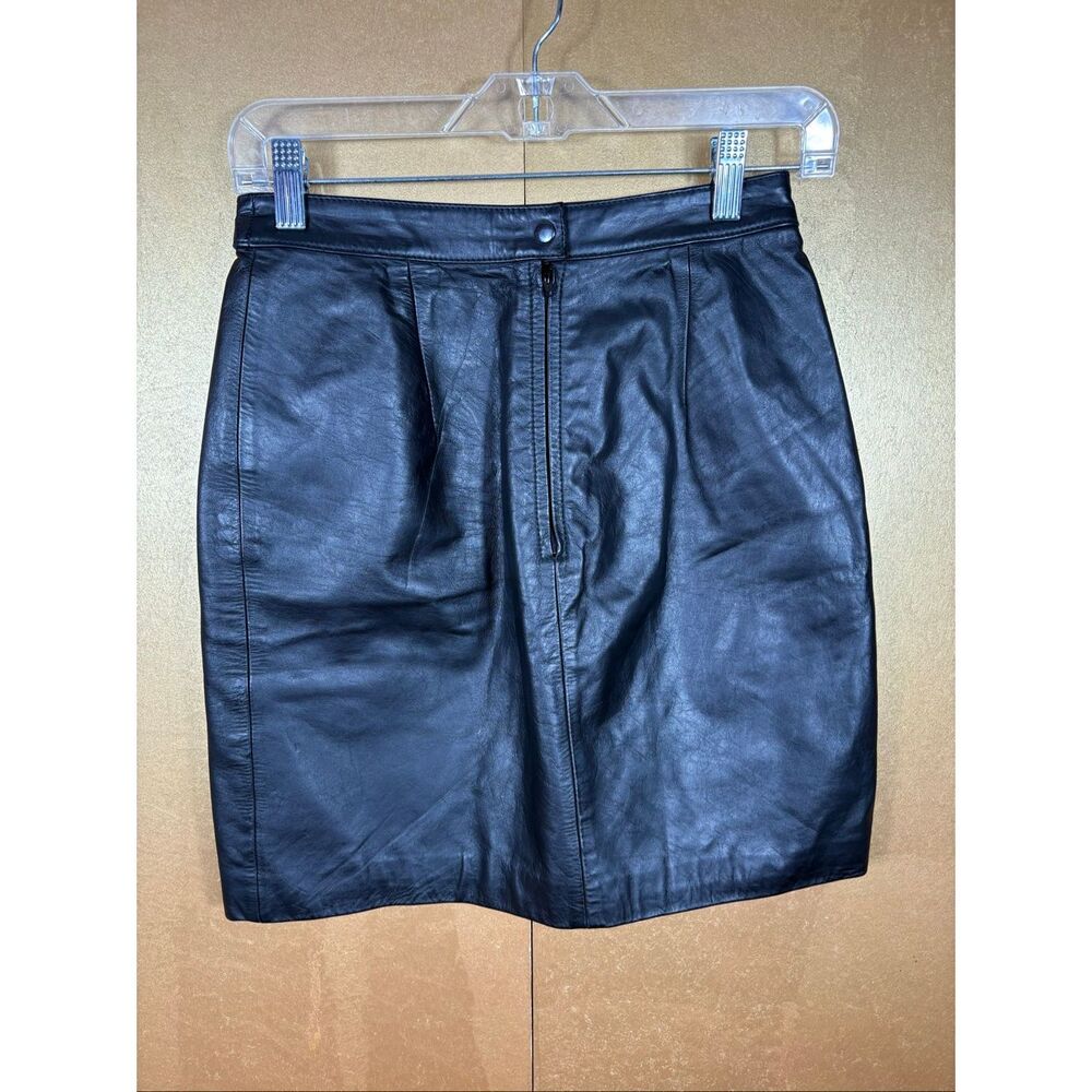 Byrnes & Baker genuine leather mini skirt size 6